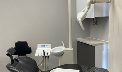 Стоматологія доктора Саламахи на Угорській