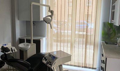 Стоматологія доктора Саламахи на Угорській