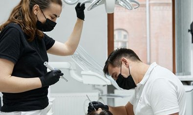 Стоматологія ELITES на Леонтовича