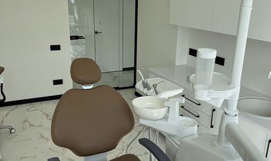 Стоматологія Implant Dental на Пасічній