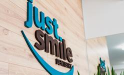 Стоматологическая клиника «JustSmile» Стоматологическая клиника «JustSmile»