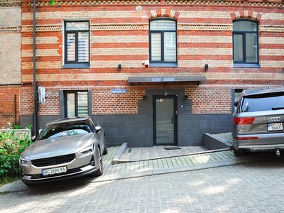 Стоматологія Plotnytskyi dental clinique